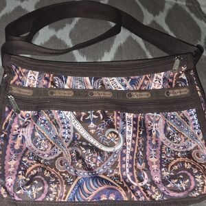 LeSportsac Paisley Crossbody Bag Very Roomey, Lots Of Pockets And Expands NWOT